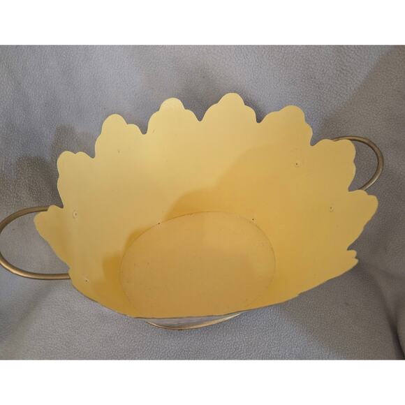 Footed Metal Tole Planter Floral Scalloped Cottage Core Yellow Philippines - Picture 4 of 7